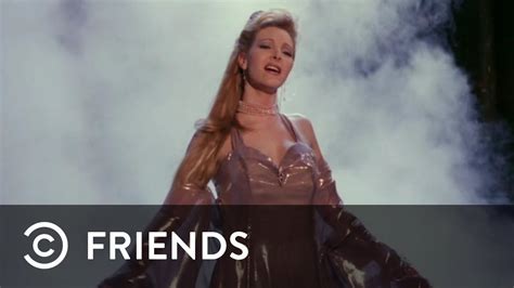 Smelly Cat - Phoebe Buffay (Official Video) | Friends | FRIENDS | Phoebe buffay, Cats, Friends ...