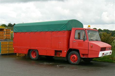 Les anciens camions de pompiers et les réformés - Auto titre