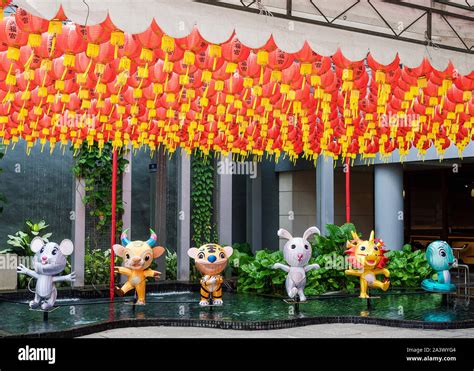 Chinese New Year Decorations in Singapore Stock Photo - Alamy