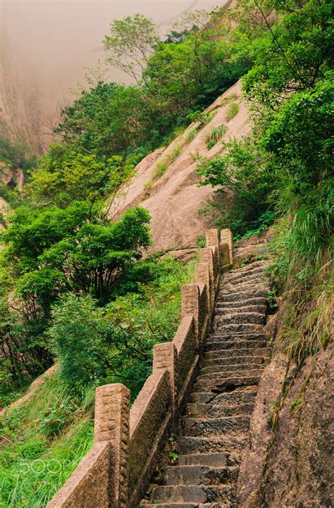 Huangshan, Steep stairs | Huangshan, Stairs, Chinese mountains