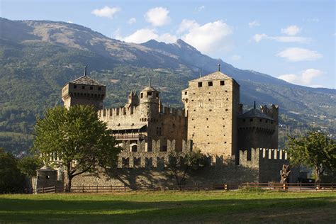 Fénis Castle, Aosta Valley, Italy (ph. Jelle Drok) | Enchanted castles ...