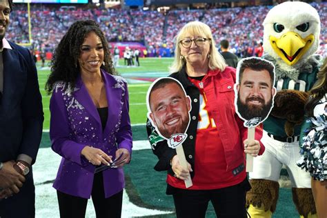 Donna Kelce Super Bowl video: Watch Mama Kelce find each of her sons on ...