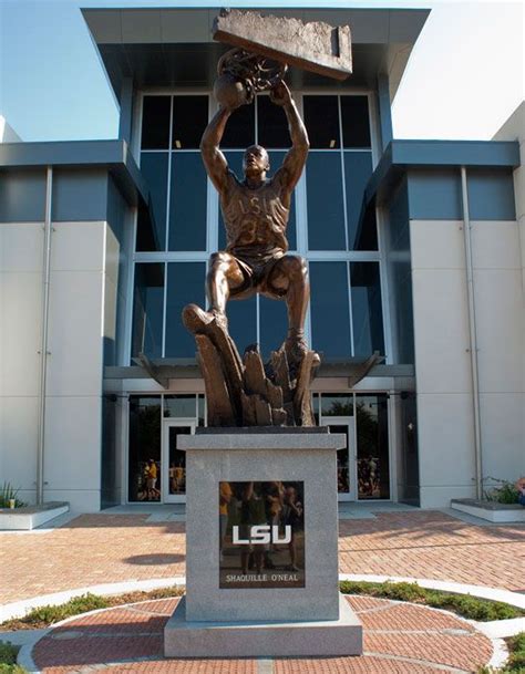 Shaquille O'Neal Statue | Shaquille o'neal, Lsu, Shaq