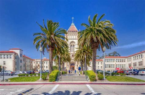 Experience University of San Francisco in Virtual Reality. Press Alt plus A for accessibility ...