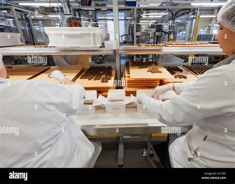 Workers at the Swiss chocolate factory of Lindt & Spruengli in Zurich / Kilchberg are sorting ...