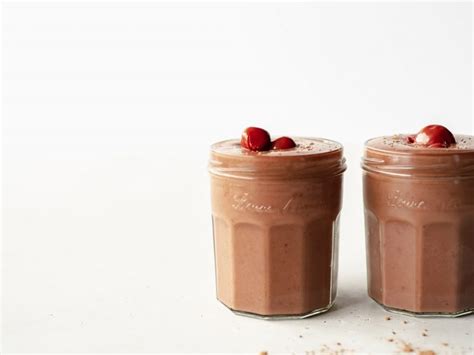 Chocolate and Tart Cherry Smoothie - Veg Girl RD