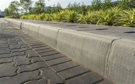 Kerb Stones - Concrete Kerb Stone Manufacturer from Surat