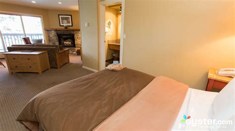 Emerald Open Studio Suite at Emerald Lake Lodge