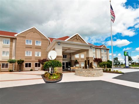 Port Clinton Hotel| Holiday Inn Express & Suites Port Clinton-Catawba Island