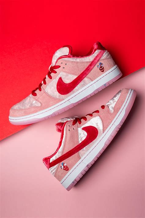 Nike SB Dunk Low Pro "StrangeLove" - CT2552 800 - 2021 | Hype shoes, Sneakers fashion, Nike air ...