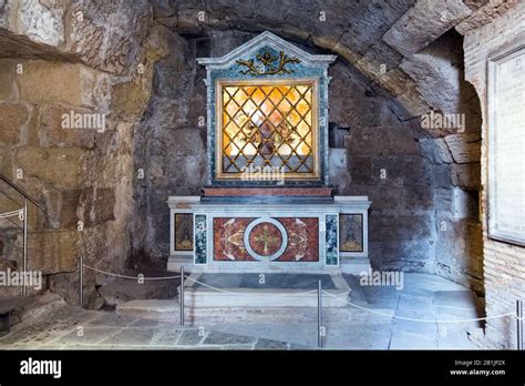 Inside the Mamertine Prison, Rome, Italy Stock Photo - Alamy