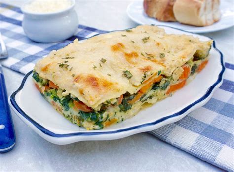 Vegetable Lasagna is a creamy vegetarian pasta dish