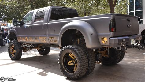 Car | Ford F-350 Dually on Fuel Dually Full Blown Dually Rear - D254 Wheels | California Wheels