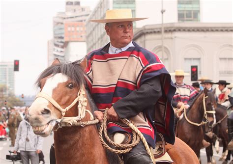 Trajes Típicos De Chile: Vestimenta Tradicional De Cada Zona | vlr.eng.br