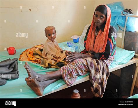 Somalia famine 2011 hi-res stock photography and images - Alamy