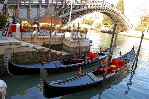 What to Know About Gondola Rides in Venice, Italy