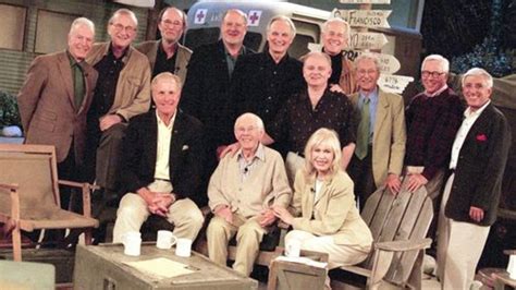 The cast in 2002, at the 30th anniversary reunion show : r/mash