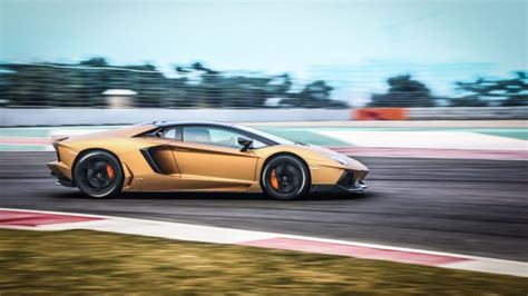 How fast can a Lamborghini go? — fastest models | REREV