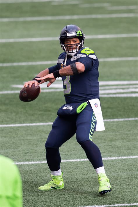 Seahawks QB Russell Wilson Exits Thursday's Game