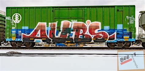 Green Boxcar Train Graffiti | Train graffiti, Train photography, Box car