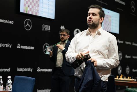 Carlsen, Nepomniachtchi Reach Legends of Chess Final