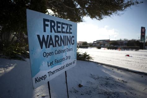 Photos: Texans face an ice storm that's left millions without power ...