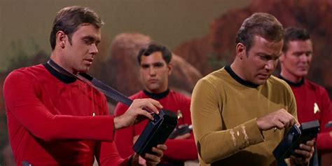 Star Trek: William Shatner Wants To Play A Redshirt