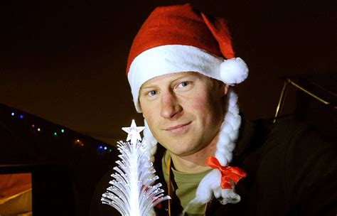 Your fave male celebrities wearing santa hats - Aussie Gossip