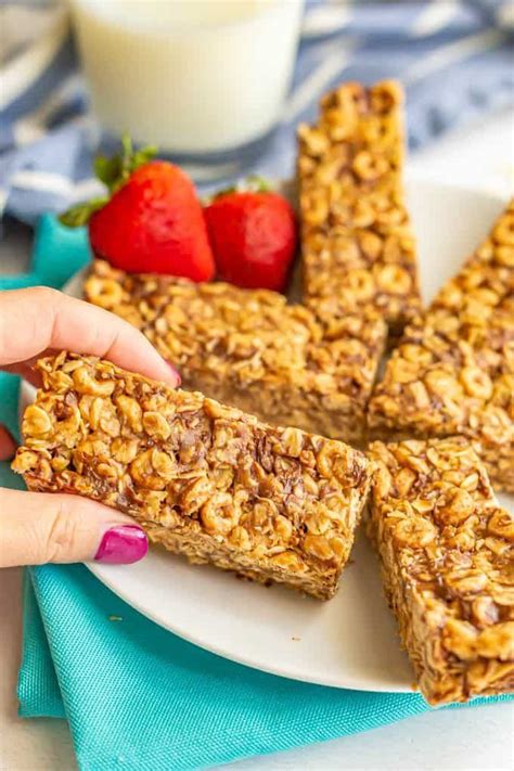 Healthy breakfast bars | Recipe | Breakfast bars healthy, Oatmeal breakfast bars healthy ...