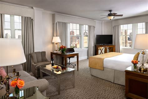 Inside Dallas' Historic Warwick Melrose's Long-Awaited Facelift, Including a Resort-Style Pool ...