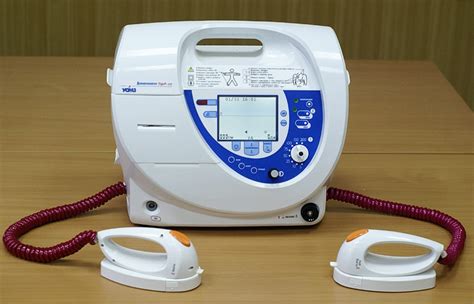 Difference Between Monophasic and Biphasic Defibrillator | Monophasic vs Biphasic Defibrillator