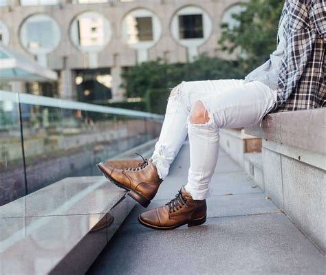 5 Best Men's Shoes to Wear With Jeans