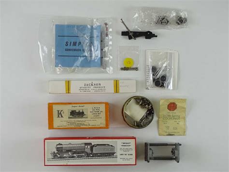 Lot 388 - A pair of unbuilt OO gauge locomotive kits