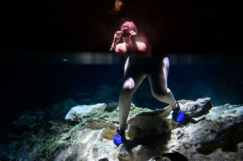 Great Blue Hole: What's At the Bottom of This Marine Sinkhole in Belize ...