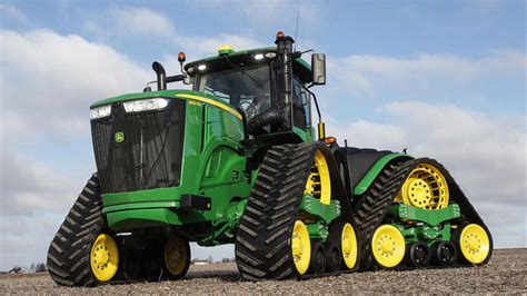 John Deere 2019 9R tractors take a wider approach | AGDAILY