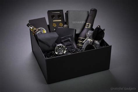 This would make a great groomsmen gift box for the wedding! #groomsmengift #bestmanbox # ...