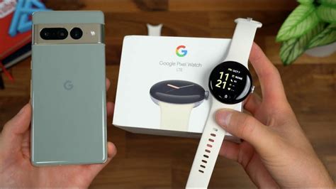 Google Pixel Watch Unboxing and Setup! - Tweaks For Geeks