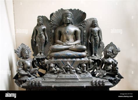 Jain Tirthankar Mahavir statue, Lord Mahavira, Baroda Museum, Vadodara ...