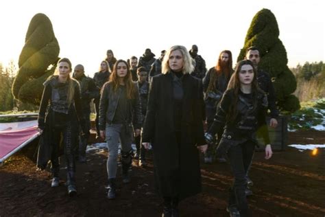 The 100 star reveals season 7 premiere comes in ‘real hot’ after ...