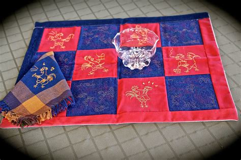All Things Pretty: Machine Embroidery: Rooster quilt placemats