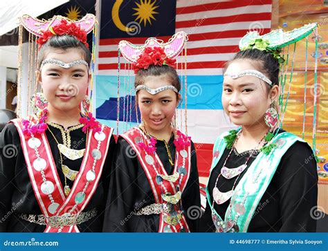 Young Bisaya Girls In Their Traditional Costume Editorial, 46% OFF