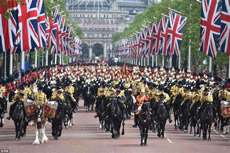 Trooping the Colour ceremony for Queen’s official 90th birthday sees guardsman faint | Daily ...