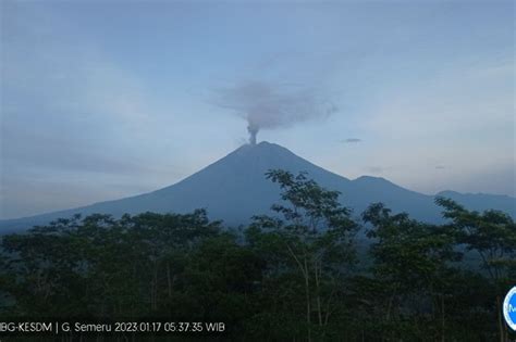 Gunung Semeru Erupsi Lagi, BPBD Lumajang: Hampir Setiap Hari - JPNN.com ...