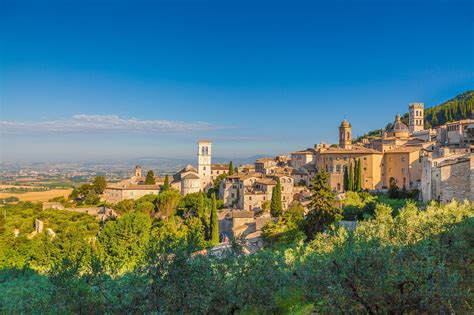 How to Spend a Weekend in Umbria, Italy | Italy travel guide, Assisi italy, Italy travel