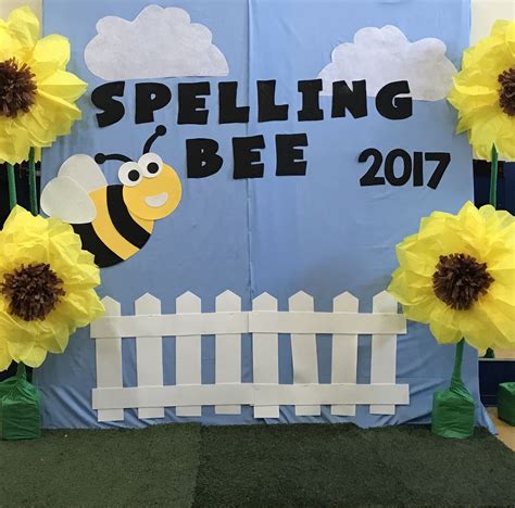 Spelling bee 🐝 bulletin board | Decoraciones escolares, Manualidades ...