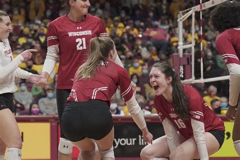 Wisconsin Badgers volleyball: UW battles back to beat the Gophers in ...