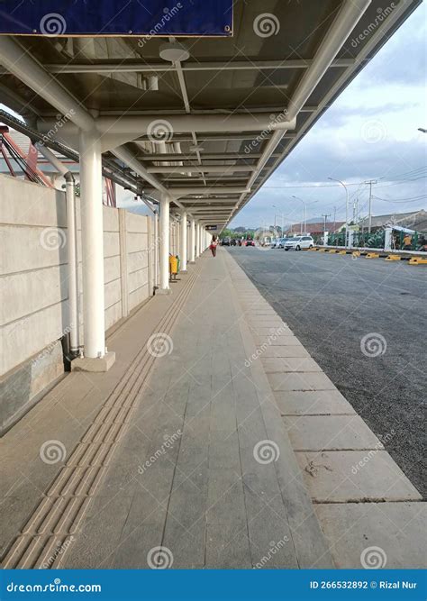 Front of station editorial photography. Image of walkway - 266532892