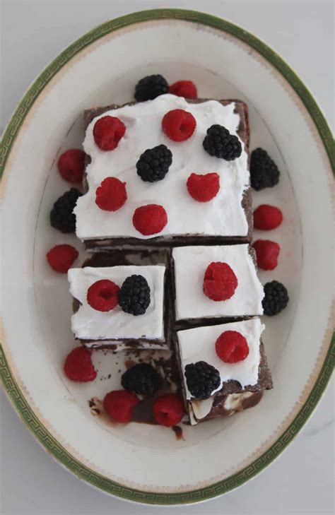 5-Ingredient Fudge Ice Cream Bar Ice Box Cake - Simple Nourished Living