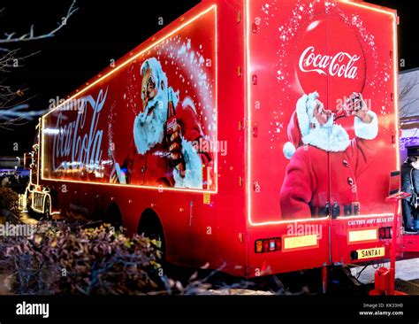 Coca cola christmas truck hi-res stock photography and images - Alamy