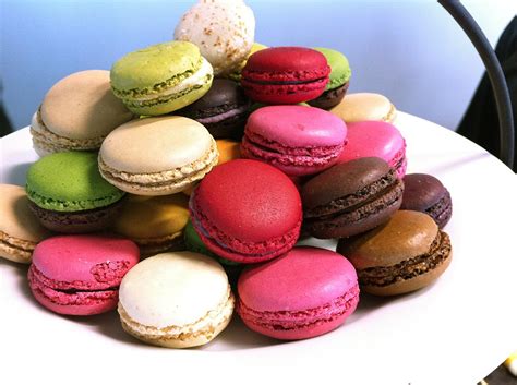 File:Macarons, French made mini cakes.JPG – Wikimedia Commons